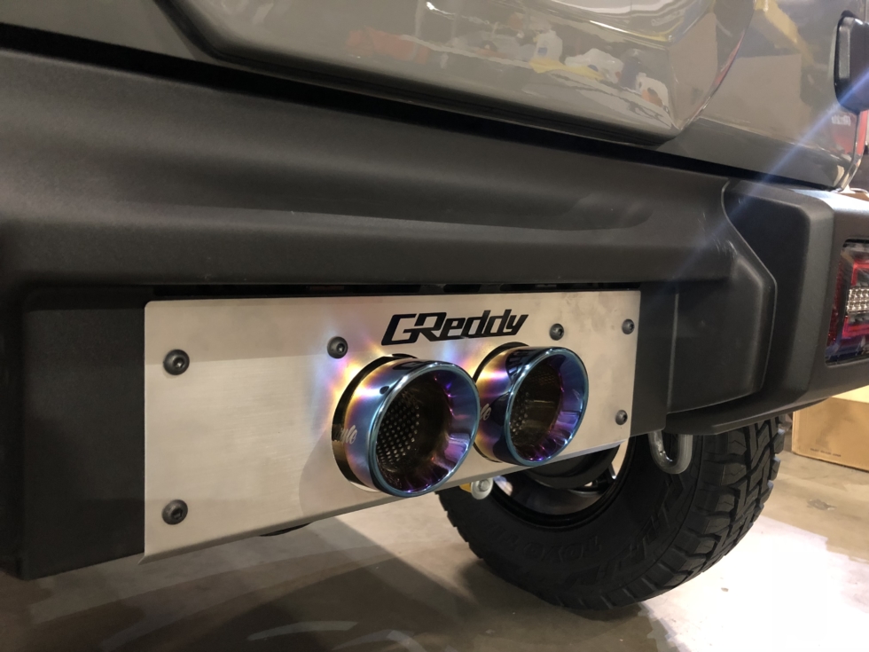 CARSTYLE CENTER TWIN CG EXHAUST
